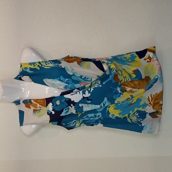 Cabi Sleeveless Floral Blouse - Picture 1 of 11